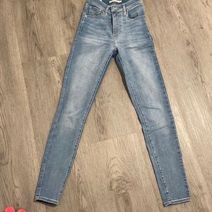 Levi jeans high waisted skinny jeans light wash